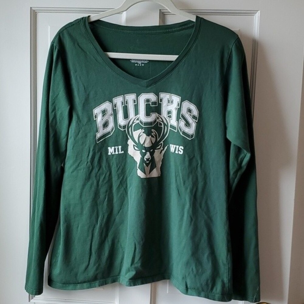 MILWAUKEE BUCKS WOMEN'S V-NECK LONG SLEEVE T-SHIRT